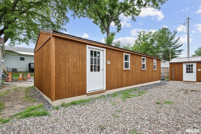 207 Railroad St, New Boston, IL 61272