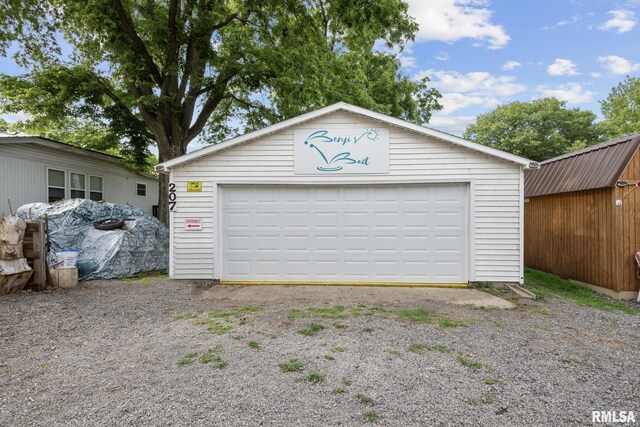 207 Railroad St, New Boston, IL 61272
