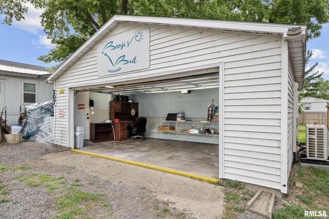 207 Railroad St, New Boston, IL 61272