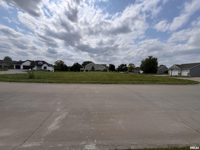 6466 Fairhaven Ct, Davenport, IA 52807