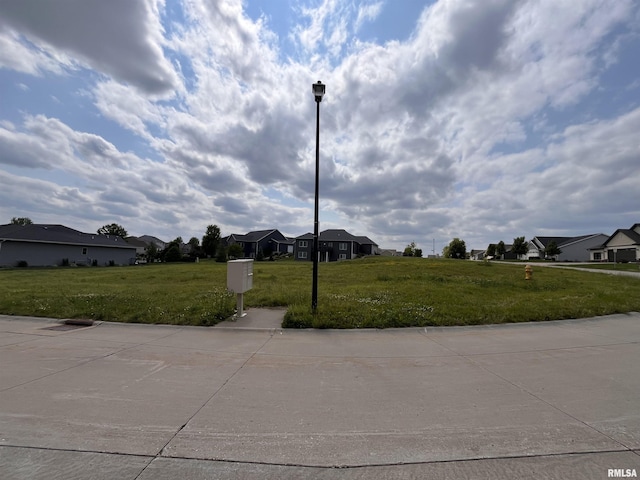 6446 Fairhaven Rd, Davenport, IA 52807