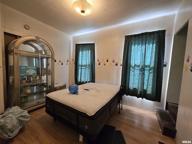 1429 Monroe St, Quincy, IL 62301 - bedroom with wood finished floors