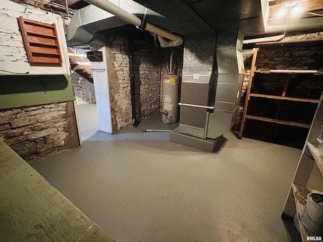406S 3rd St, Bellevue, IA 52031 - unfinished basement with water heater and heating unit