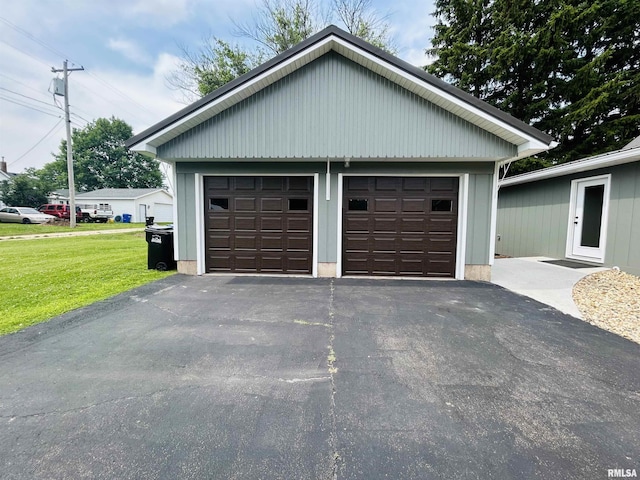 406S 3rd St, Bellevue, IA 52031 - view of detached garage