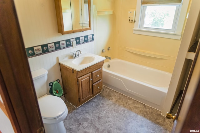 3321 State St, Quincy, IL 62301 - bathroom with a bathtub, vanity, and tile patterned floors