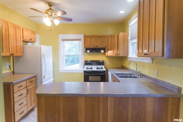 3321 State St, Quincy, IL 62301 - kitchen with white appliances, under cabinet range hood, a peninsula, and ceiling fan