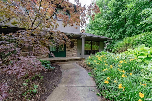 17 Wildwood Trl, Bettendorf, IA 52722 - entrance to property featuring brick siding and covered porch