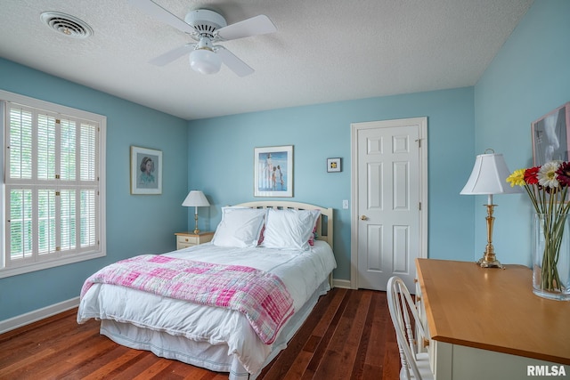 2806 E 42nd Ct, Davenport, IA 52807 - bedroom featuring dark wood finished floors, a textured ceiling, and ceiling fan