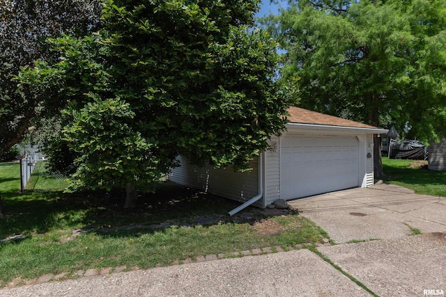 1635 Eastmere Dr, Davenport, IA 52803 - view of detached garage