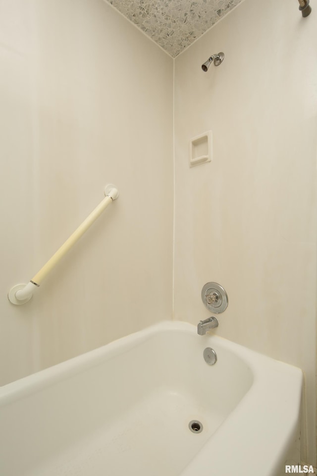1635 Eastmere Dr, Davenport, IA 52803 - bathroom with bathing tub / shower combination