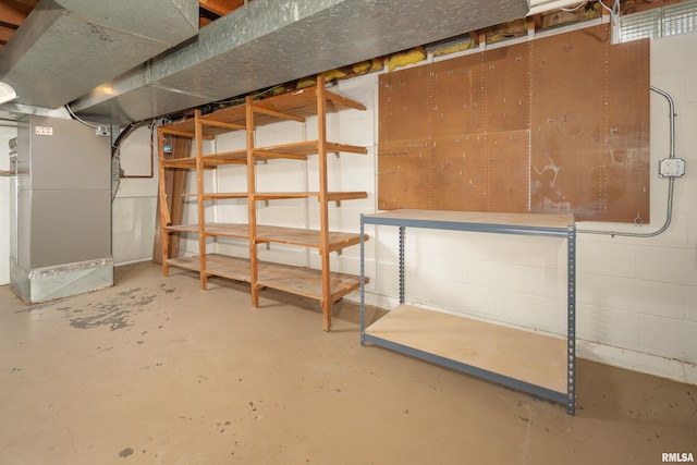 1635 Eastmere Dr, Davenport, IA 52803 - unfinished below grade area featuring heating unit