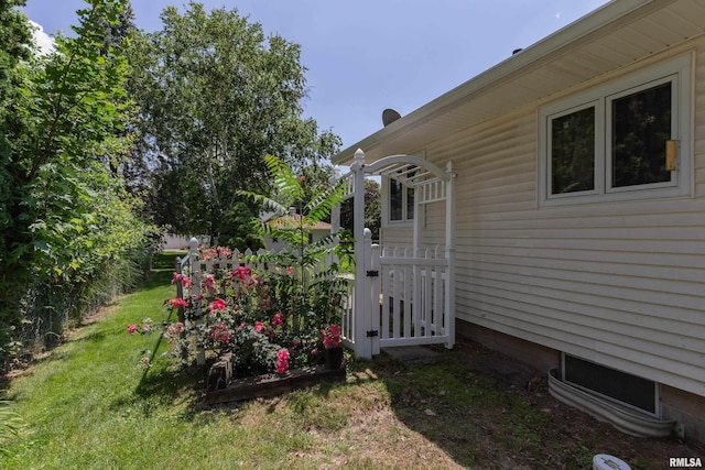 1635 Eastmere Dr, Davenport, IA 52803 - view of yard