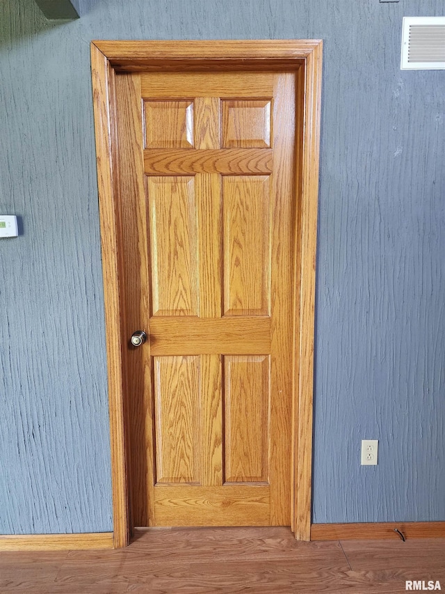 32 Crescent Lk, Alpha, IL 61413 - detailed view of wood finished floors