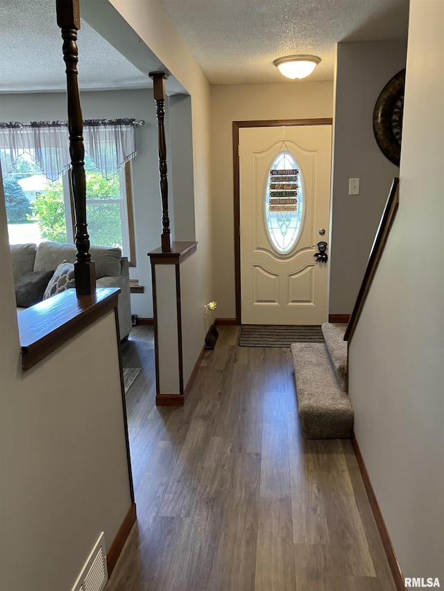 420 E Garfield St, Kewanee, IL 61443 - foyer featuring a textured ceiling and wood finished floors