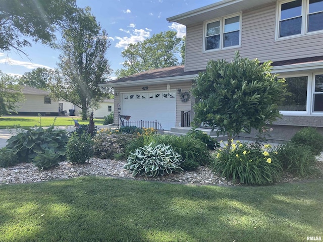 420 E Garfield St, Kewanee, IL 61443 - view of front of property featuring a front lawn and a garage