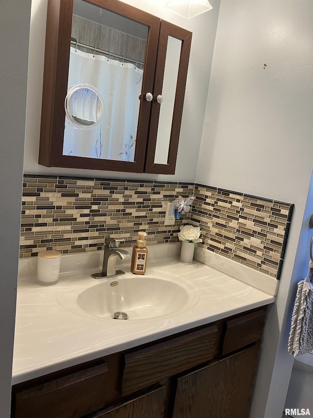 420 E Garfield St, Kewanee, IL 61443 - full bath with vanity and tasteful backsplash