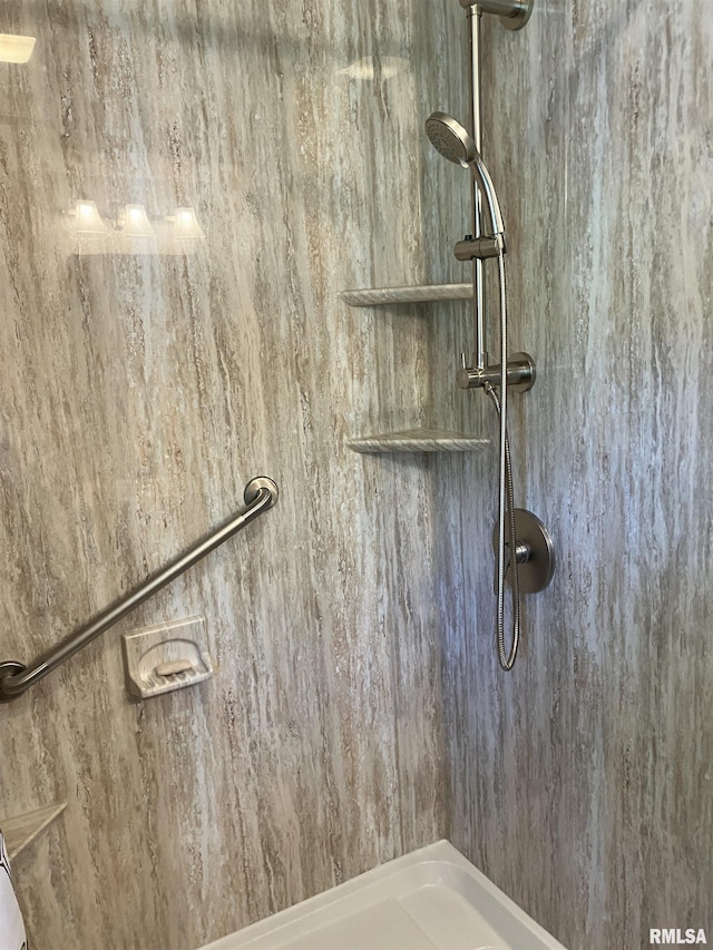 420 E Garfield St, Kewanee, IL 61443 - bathroom featuring a shower