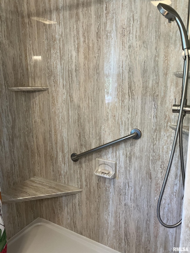 420 E Garfield St, Kewanee, IL 61443 - bathroom view of a shower