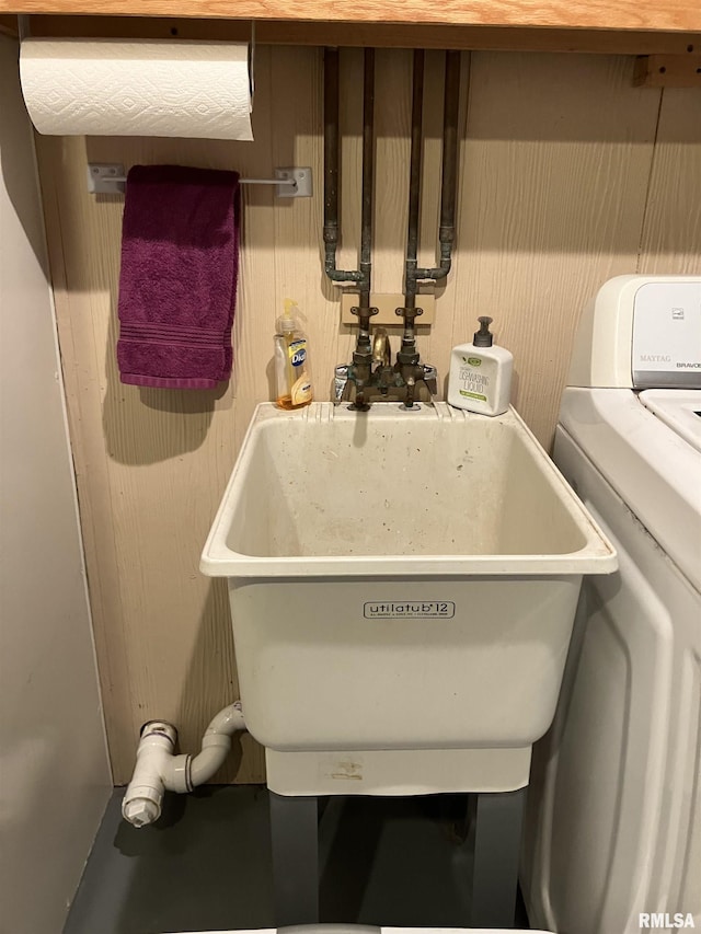 420 E Garfield St, Kewanee, IL 61443 - laundry view of washer / clothes dryer and wood walls