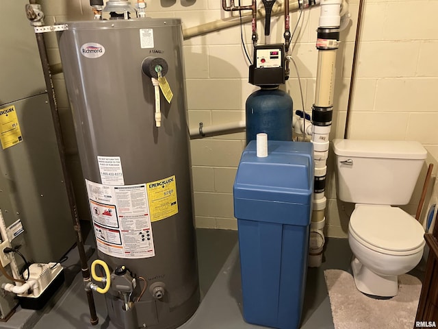 420 E Garfield St, Kewanee, IL 61443 - utility room featuring water heater