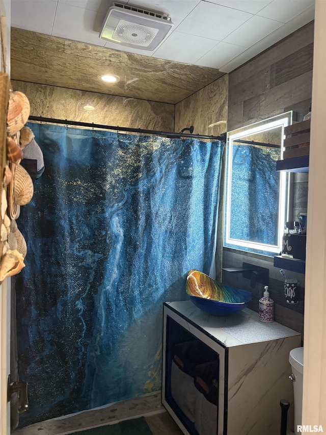 2008 W 70th St, Davenport, IA 52806 - full bath with a shower with shower curtain and toilet