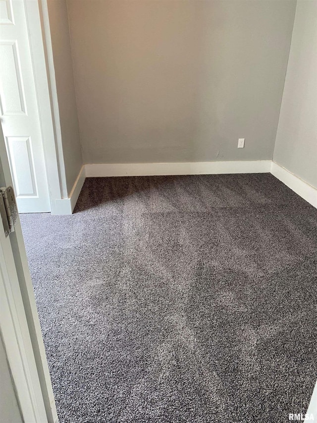 1923 Pershing Ave, Davenport, IA 52803 - unfurnished room with carpet and baseboards