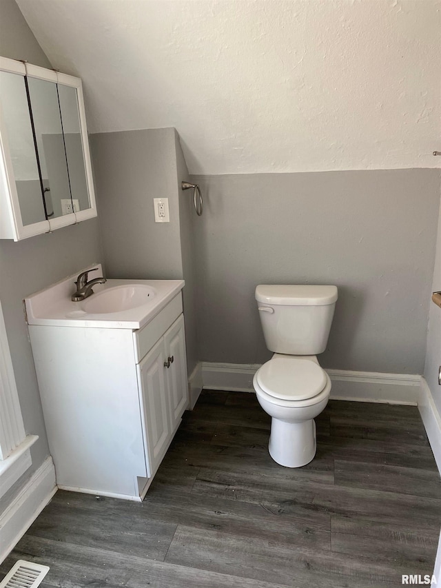 1923 Pershing Ave, Davenport, IA 52803 - bathroom featuring vanity, vaulted ceiling, and wood finished floors