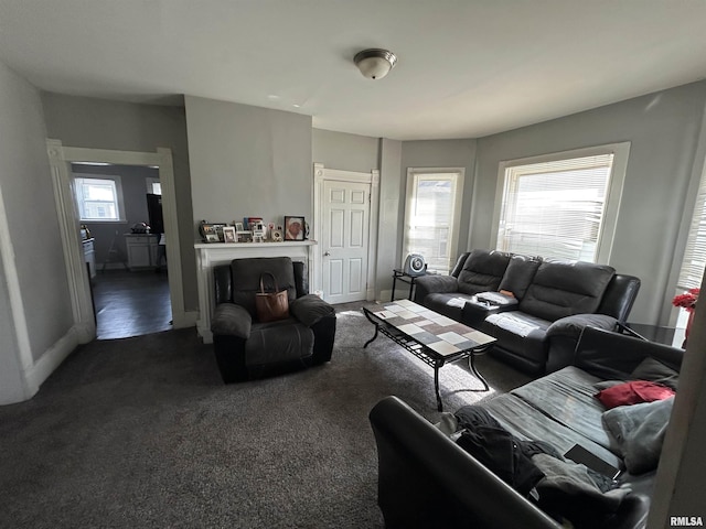1923 Pershing Ave, Davenport, IA 52803 - living area featuring carpet floors and baseboards
