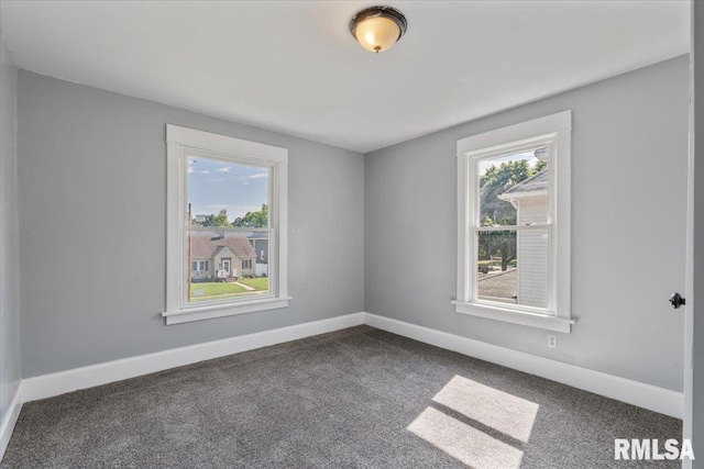812 W 16th St, Davenport, IA 52804 - unfurnished room with carpet floors and baseboards