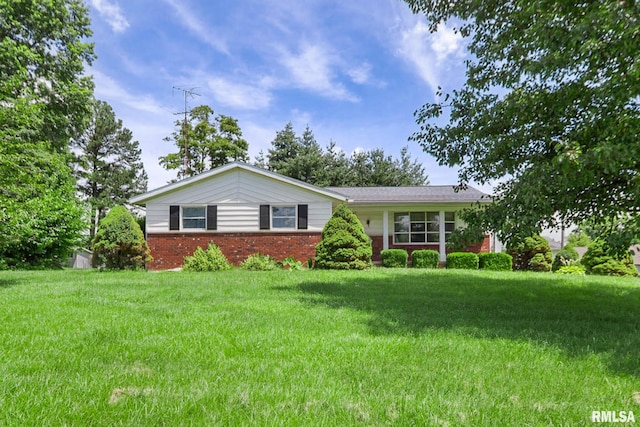 1406 Golf Course Rd, Marion, IL 62959 - ranch-style house with brick siding and a front yard