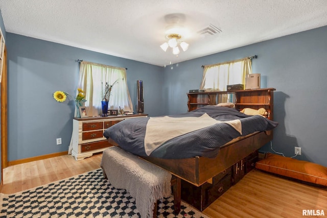 1406 Golf Course Rd, Marion, IL 62959 - bedroom featuring wood finished floors and a textured ceiling