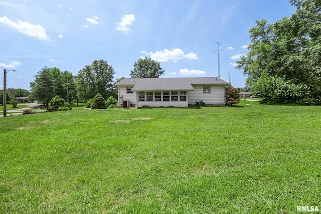 1406 Golf Course Rd, Marion, IL 62959 - back of property featuring a lawn