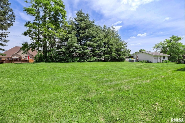 1406 Golf Course Rd, Marion, IL 62959 - view of yard
