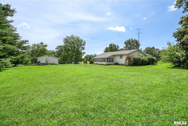 1406 Golf Course Rd, Marion, IL 62959 - view of grassy yard
