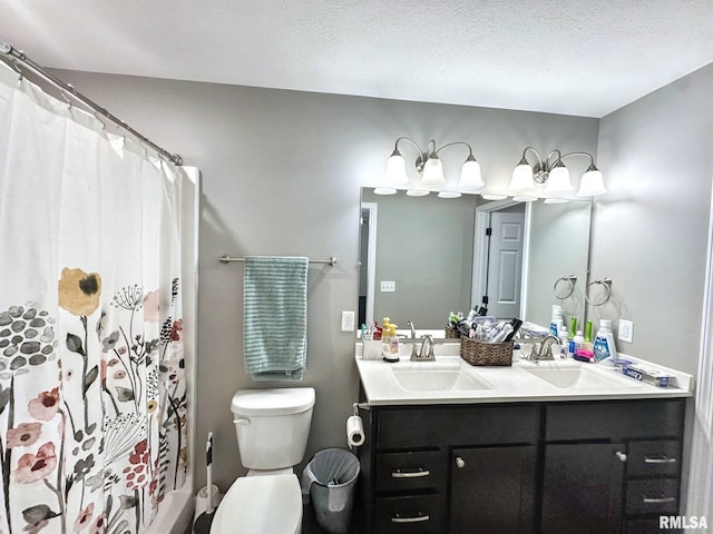 1612 N Garfield St, Marion, IL 62959 - full bath with double vanity and a textured ceiling