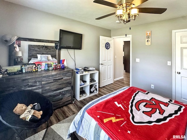 1612 N Garfield St, Marion, IL 62959 - bedroom with wood finished floors and a ceiling fan