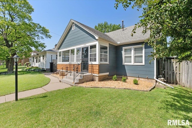 2506 N Howell St, Davenport, IA 52804 - view of front of property featuring a shingled roof