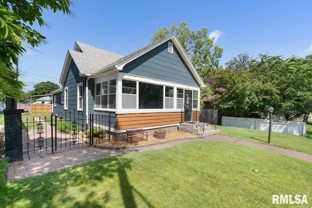 2506 N Howell St, Davenport, IA 52804 - view of front facade featuring a shingled roof