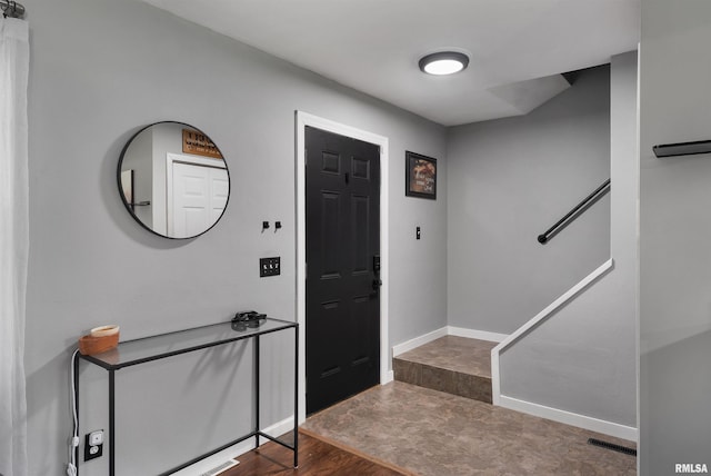 2149 W 30th St, Davenport, IA 52804 - foyer entrance featuring baseboards