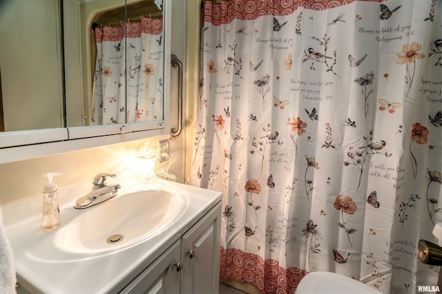 2305 Weaver Rd, Herrin, IL 62948 - full bath featuring vanity and a shower with curtain