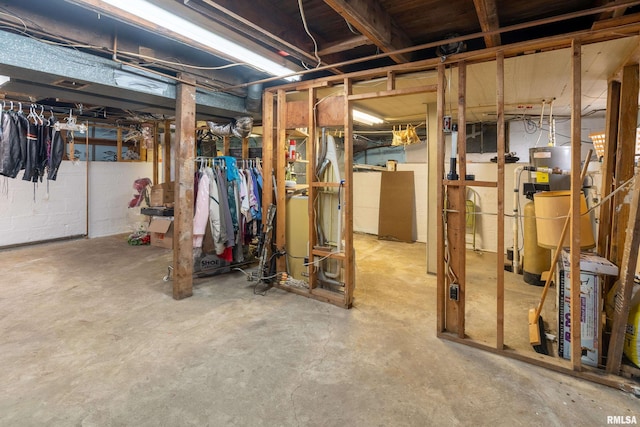 2305 Weaver Rd, Herrin, IL 62948 - unfinished basement featuring water heater