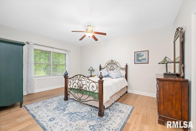 1100 Wild W Dr, Le Claire, IA 52753 - bedroom featuring light wood-style floors and a ceiling fan