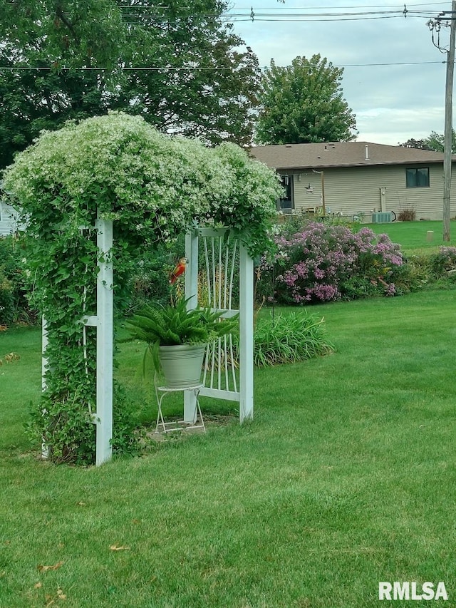 206 E 13th St, Tipton, IA 52772 - view of grassy yard