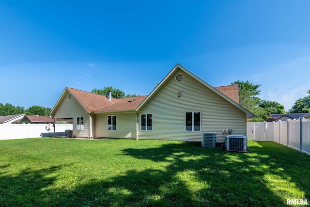 901 E Gregory Ave, Marion, IL 62959 - rear view of property with a fenced backyard and a shingled roof