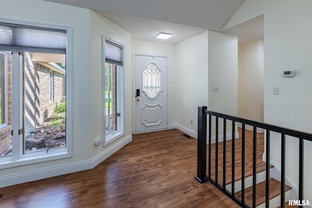 901 E Gregory Ave, Marion, IL 62959 - foyer entrance featuring wood finished floors and baseboards