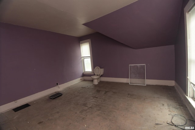 1116 Arlington Ave, Davenport, IA 52803 - bonus room with baseboards