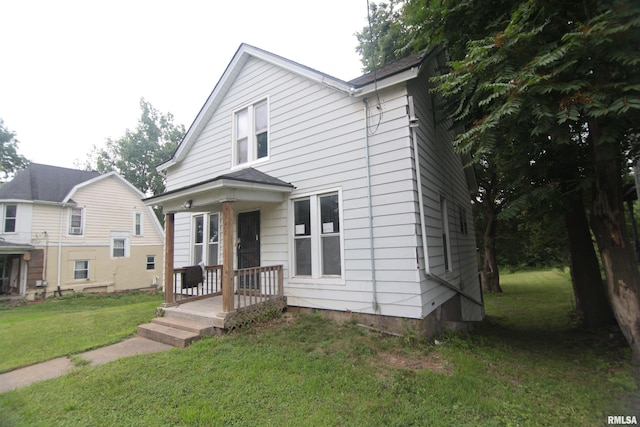 1116 Arlington Ave, Davenport, IA 52803 - view of front of property with a front yard