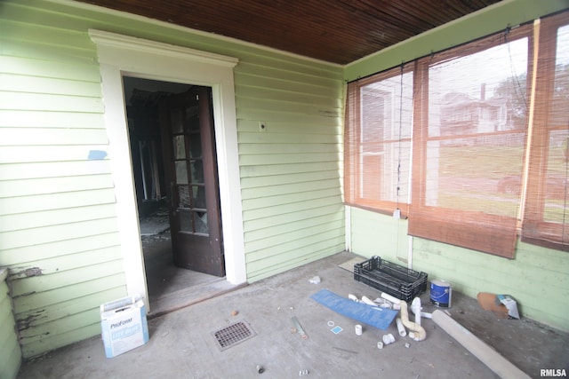 1116 Arlington Ave, Davenport, IA 52803 - view of unfurnished sunroom