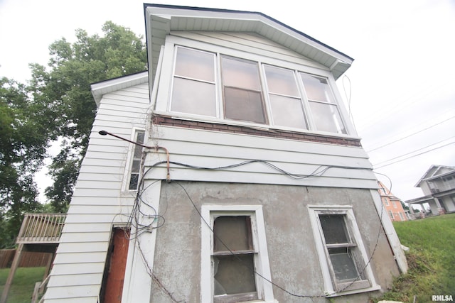 1116 Arlington Ave, Davenport, IA 52803 - view of side of home with stucco siding