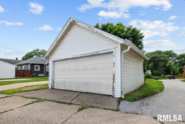 1620 24th St, Moline, IL 61265 - view of detached garage